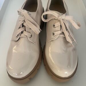 SODA - Women's Cream Lace-Up Shoes